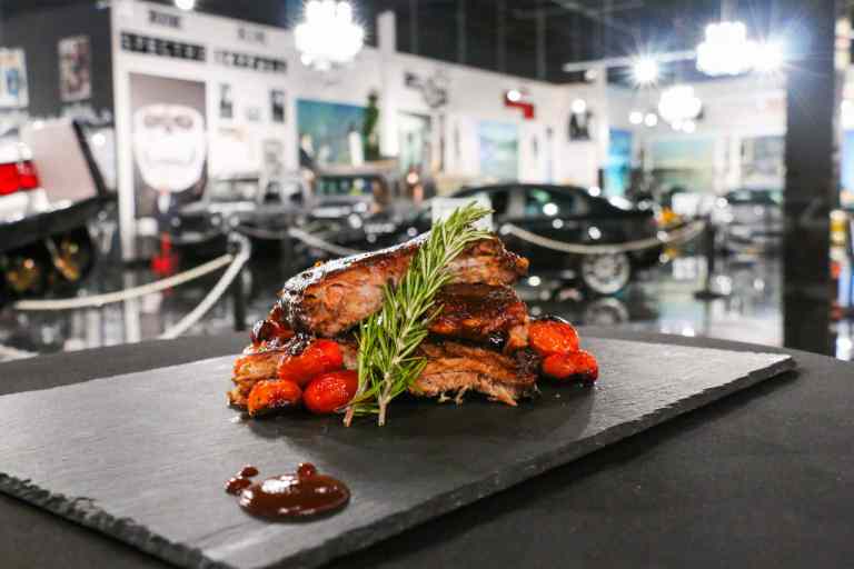 007 Bond Lounge Food at Dezerland Park